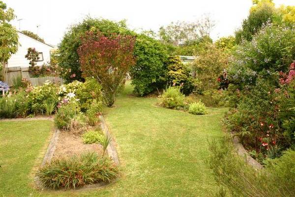 WEYMOUTH VILLAGE WATER VIEWS Picture 2