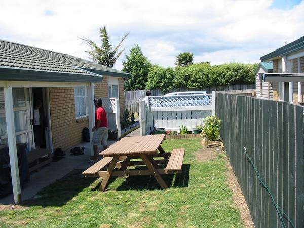 POSSIBLY MANUREWA'S LAST BRICK AND TILE AT THIS PRICE Picture 3