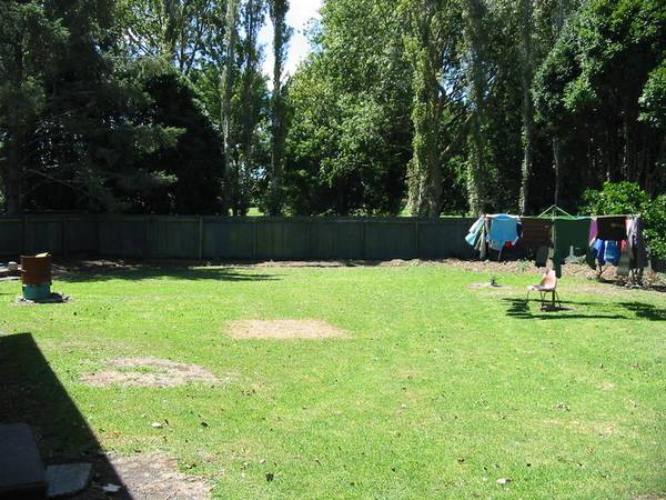 HOME ON BIG SECTION - MANGERE Picture 3