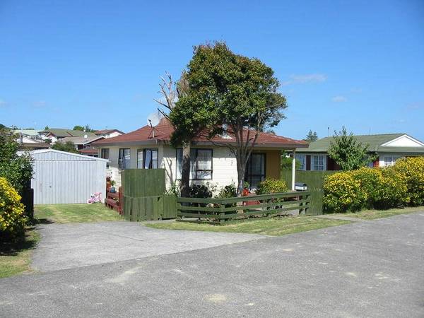 GREAT INVESTMENT PROPERTY OR BARGAIN FOR FIRST HOME BUYERS Picture 1