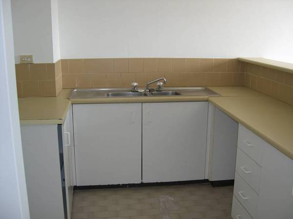 NEW PAINT, CARPET & BLINDS Picture NEW PAINT, CARPET & BLINDS Picture