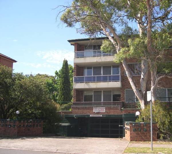 Perfect Central Location Picture 1