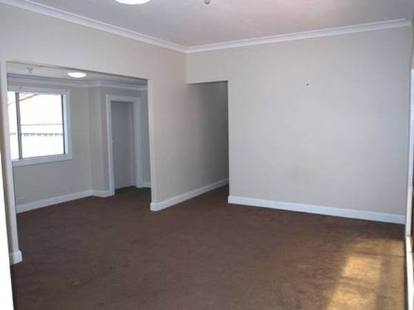 3 Bedroom House! Picture 2