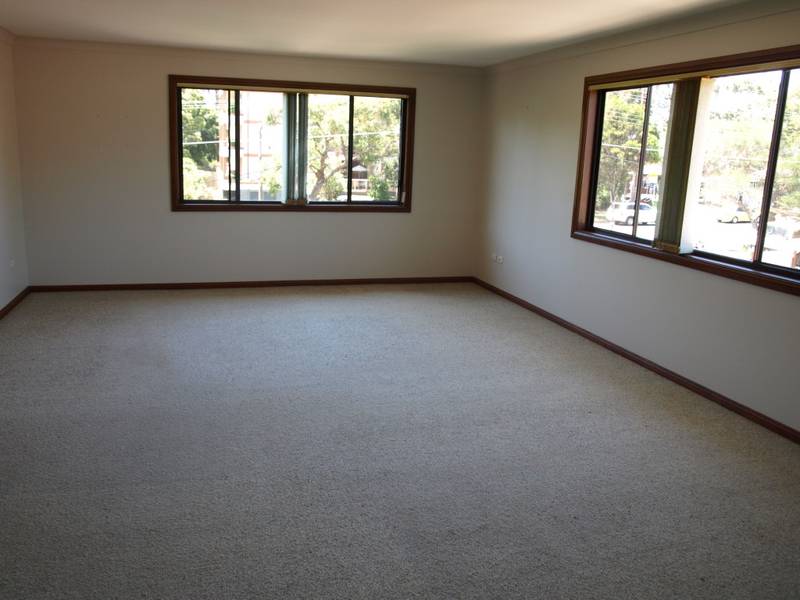 ALL THE BENEFITS OF A HOUSE! Picture 3