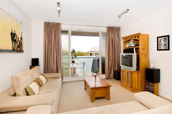 TRENDY AND CONVENIENT Picture 2