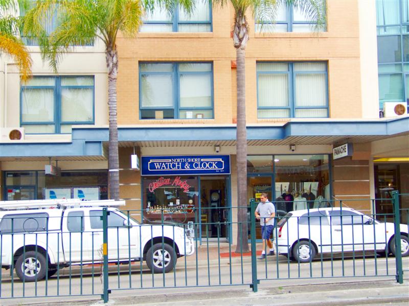 RETAIL INVESTMENT SHOP Picture 2