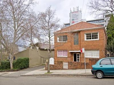 BLOCK OF 4 STRATA TITLED APARTMENTS Picture