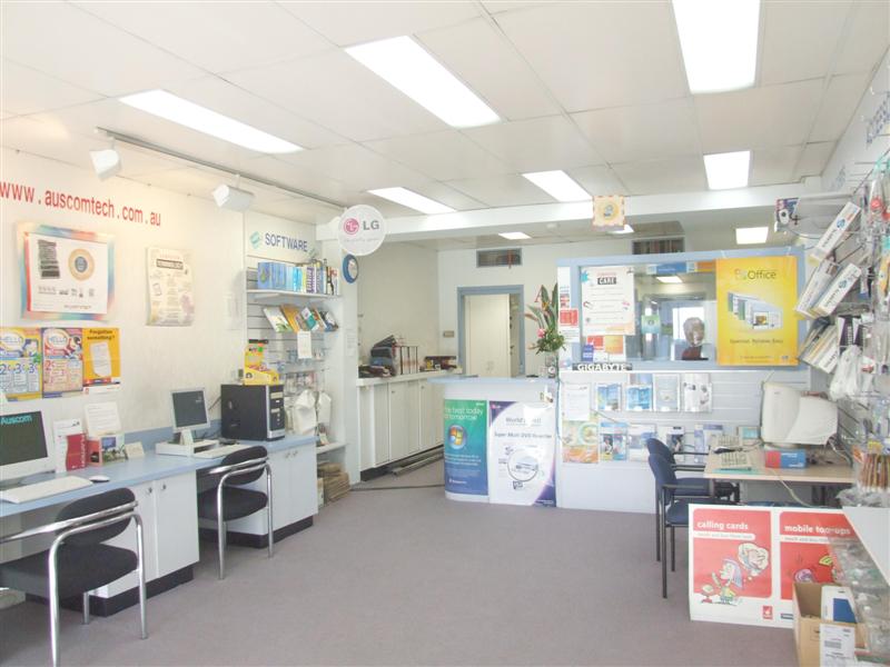 RETAIL/OFFICE EXPOSURE Picture 2