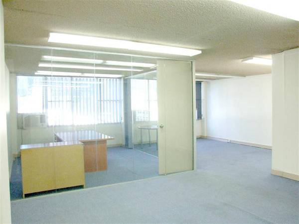 FULLY FITTED PROFESSIONAL SUITE Picture