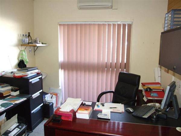 OFFICE IN PRIME LOCATION Picture