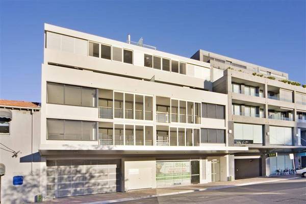 DESIGN YOUR OWN SHOWROOM Picture 2