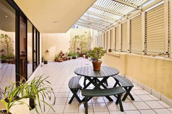 HARBOURSIDE PENTHOUSE Picture 2