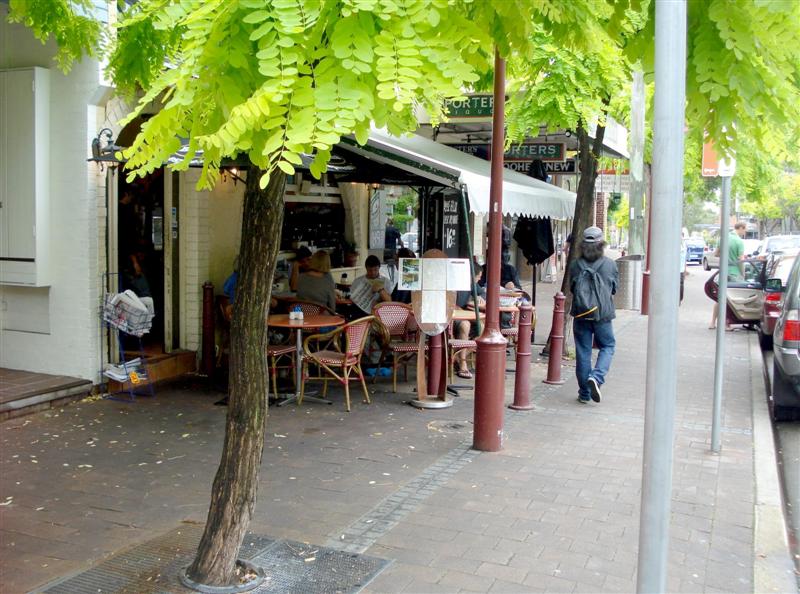 MODERN TERRACE OFFICE WITH ATMOSPHERIC SURROUNDINGS Picture 2