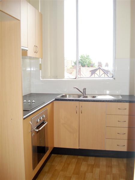 GREAT ONE BEDROOM WITH VIEWS FROM EVERY ROOM Picture