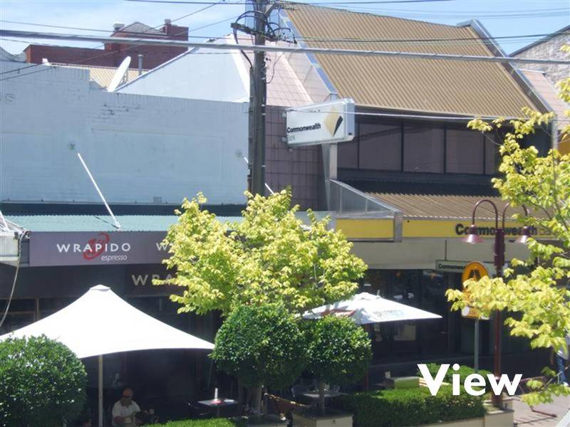 PUT YOURSELF IN THE CENTRE Picture