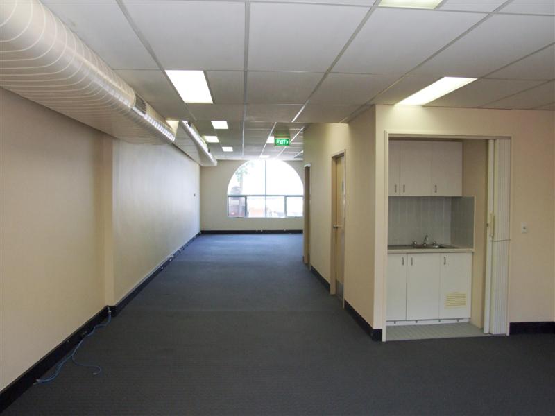 PUT YOURSELF IN THE CENTRE Picture