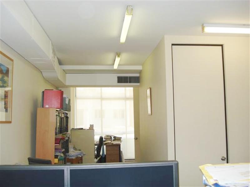 FULLY FITTED OUT EXECUTIVE OFFICE Picture 2