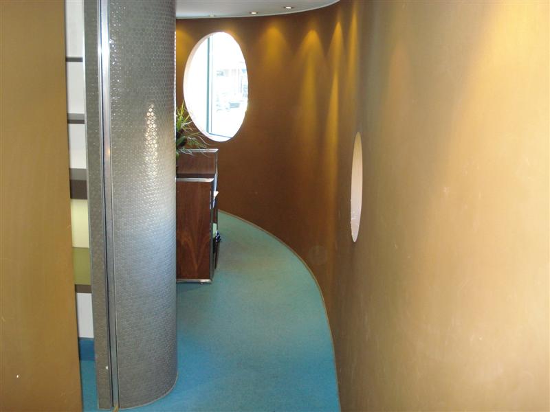 DAZZLE YOUR CLIENTS WITH THIS PROMINENTLY LOCATED OFFICE Picture 1