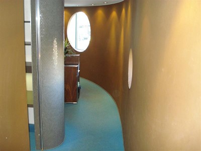 DAZZLE YOUR CLIENTS WITH THIS PROMINENTLY LOCATED OFFICE Picture