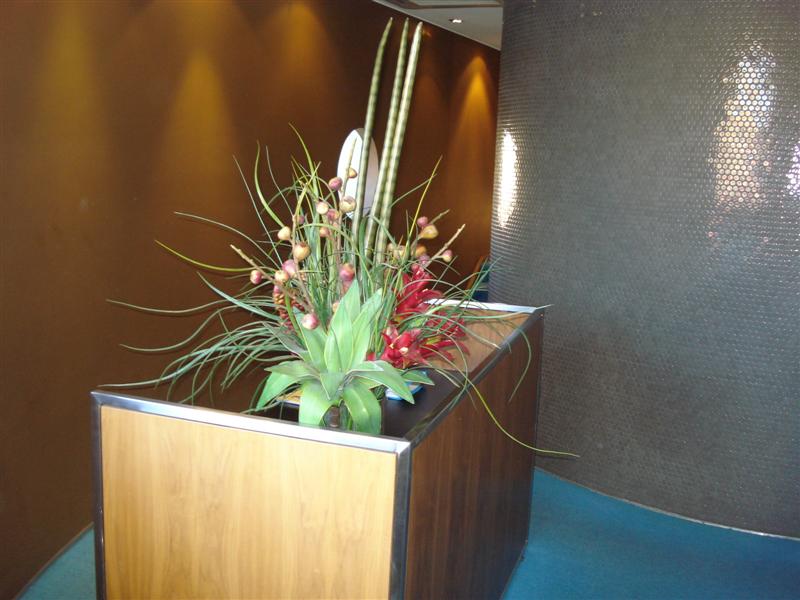 DAZZLE YOUR CLIENTS WITH THIS PROMINENTLY LOCATED OFFICE Picture 3