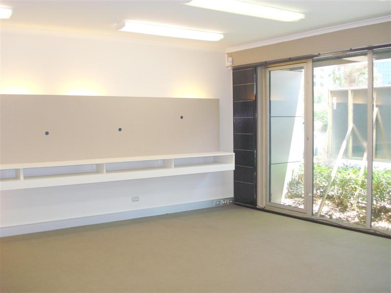 GROUND FLOOR SHOWROOM AND OFFICE Picture