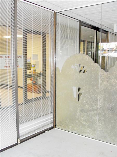 Be The Centre Of Attention In A Quiet Place Picture 3