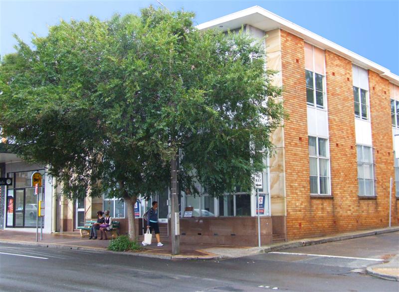 EX STATE BANK BUILDING Picture 3