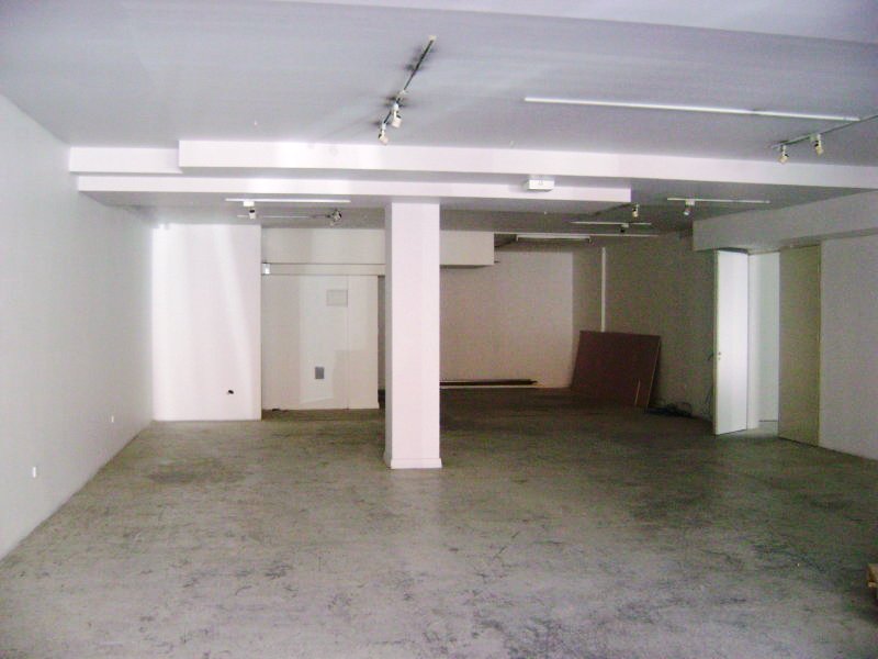 SUITABLE FOR RETAIL, SHOWROOM OR GROUND FLOOR OFFICE Picture 3