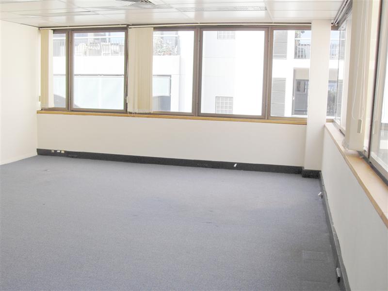 PROFESSIONAL SUITE IN THE CENTRE OF CHATSWOOD Picture 3