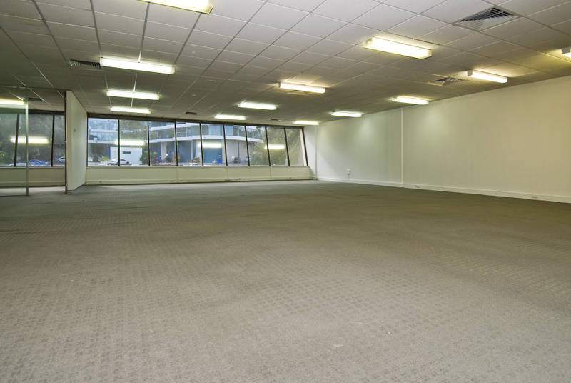 SHOWROOM/OFFICE FOR SALE & LEASE Picture 3