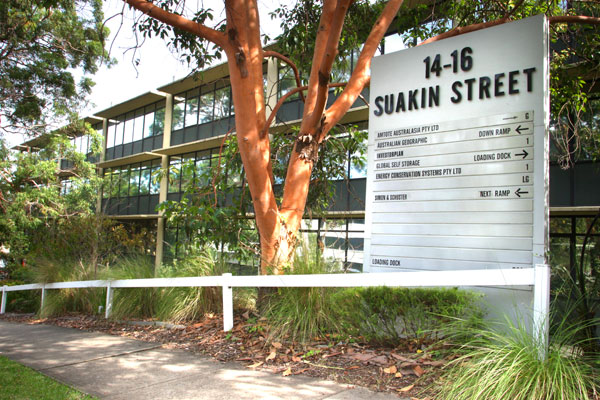 FULLY REFURBISHED SPACE! Picture 3