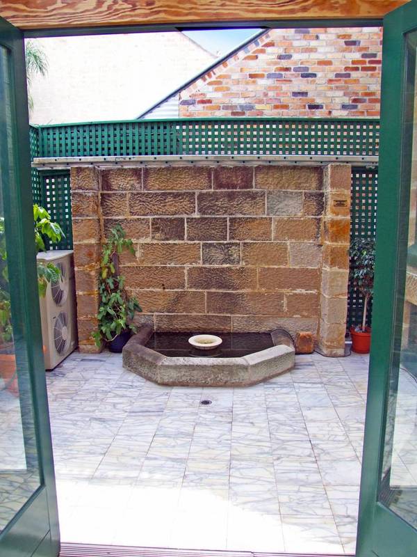 HISTORIC COTTAGE Picture 3