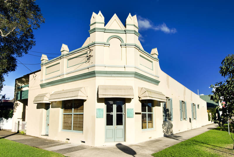 BEAUTIFUL LATE VICTORIAN C1888 FREESTANDING BUILDING WITH STABLES Picture 1