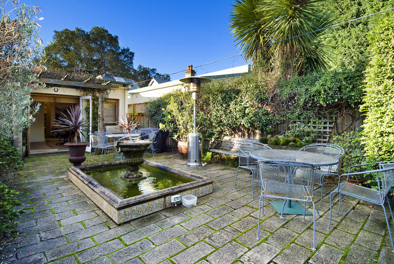 BEAUTIFUL LATE VICTORIAN C1888 FREESTANDING BUILDING WITH STABLES Picture 2