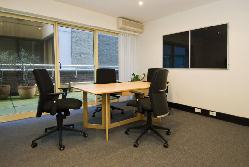 FABULOUS OFFICE WITH LARGE TERRACE! Picture 3