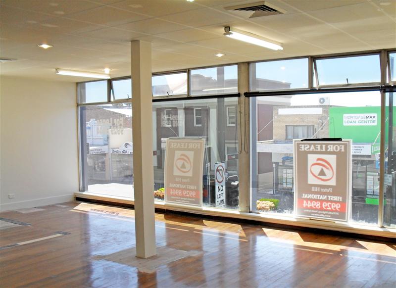 OFFICE WITH FANTASTIC ADVERTISING OPPORTUNITIES! Picture 2