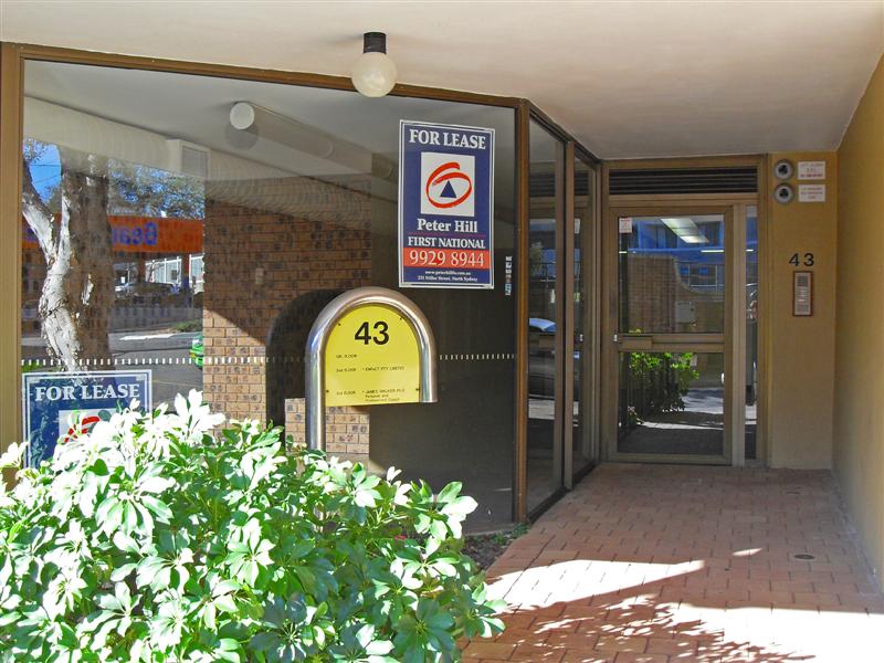 RETAIL/SHOWROOM/OFFICE IN THE HEART OF CROWS NEST Picture 2