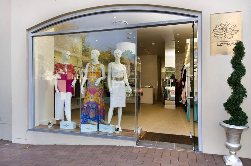 BEAUTIFULLY FITTED OUT Picture 1