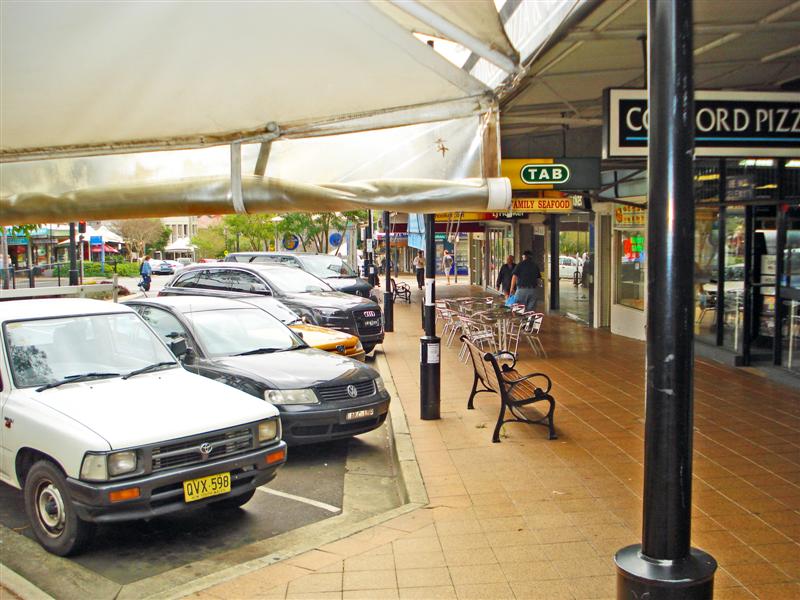 RETAIL SHOP ON MAIN STRIP Picture 2