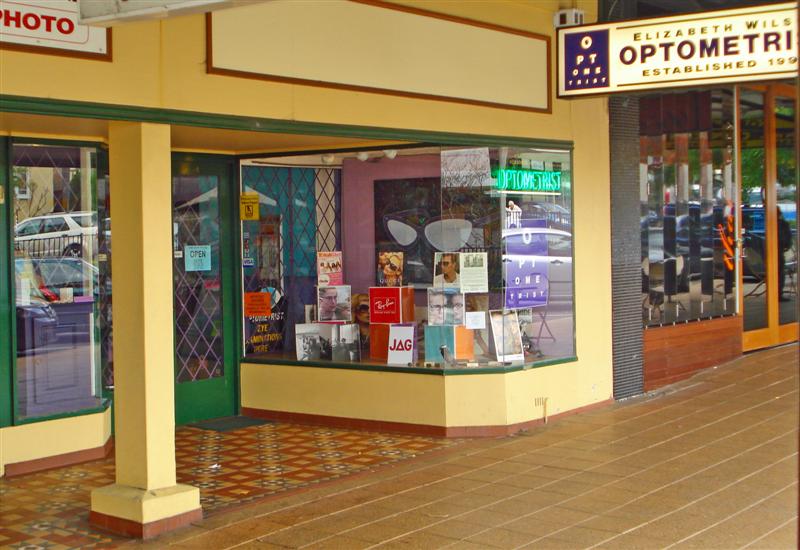 RETAIL SHOP ON MAIN STRIP Picture 1