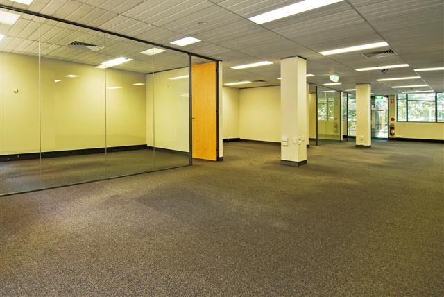 LEASE 221m2 FIRST FLOOR OFFICE Picture 2