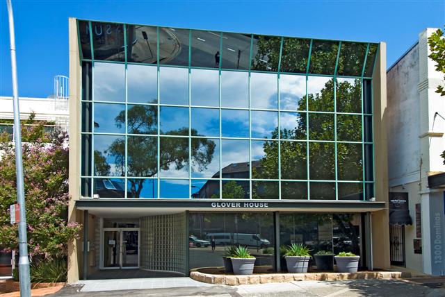 LEASE 221m2 FIRST FLOOR OFFICE Picture 1