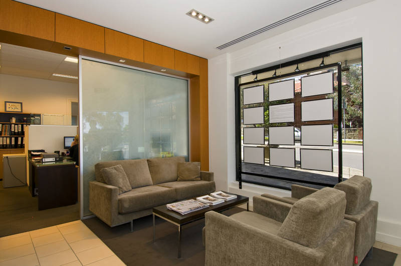 WHOLE GROUND FLOOR Picture 3