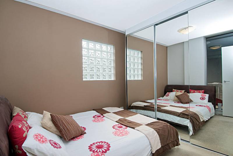 STYLE AND CONVENIENCE Picture 2