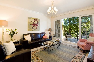 RENOVATED COURTYARD APARTMENT IN GREAT LOCATION Picture RENOVATED COURTYARD APARTMENT IN GREAT LOCATION Picture