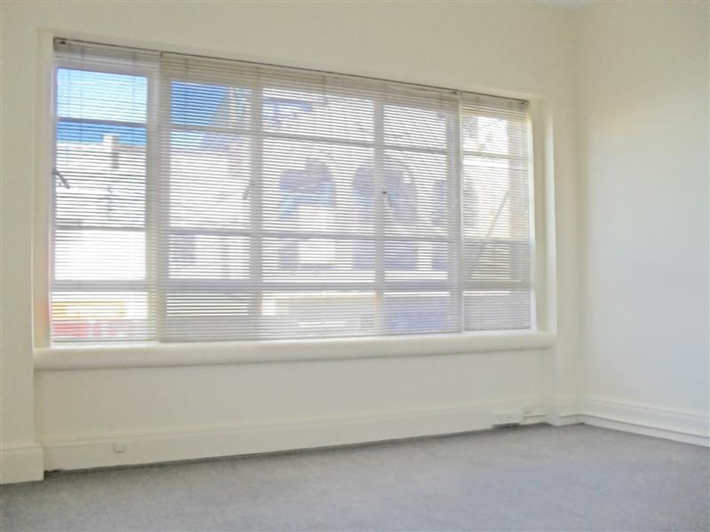 CENTRAL CROWS NEST CORNER LOCATION Picture 2