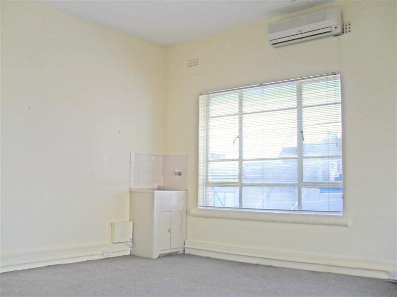 CENTRAL CROWS NEST CORNER LOCATION Picture 3