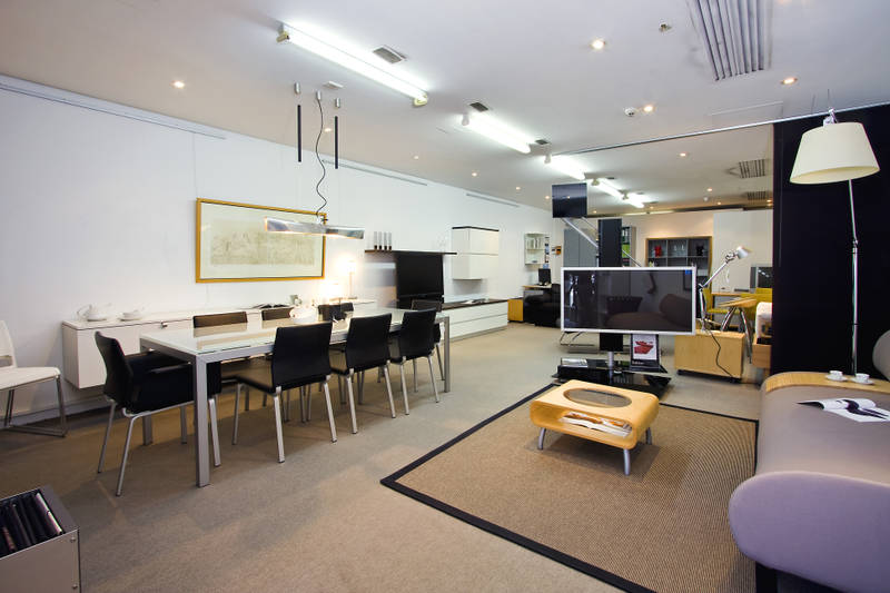 STUNNING RETAIL Picture 2