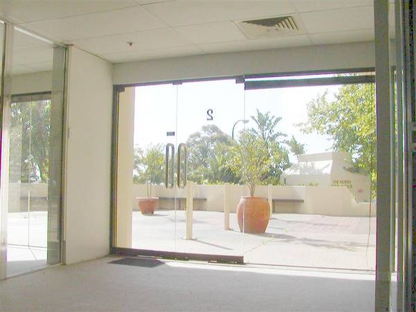 WELL DESIGNED OFFICE SPACE Picture