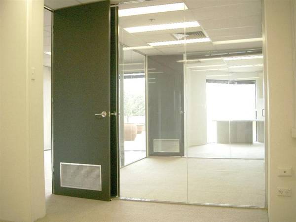 WELL DESIGNED OFFICE SPACE Picture